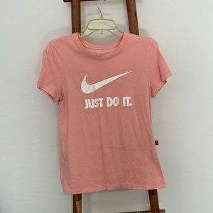 Women's Nike Sportswear Club Essentials Tee